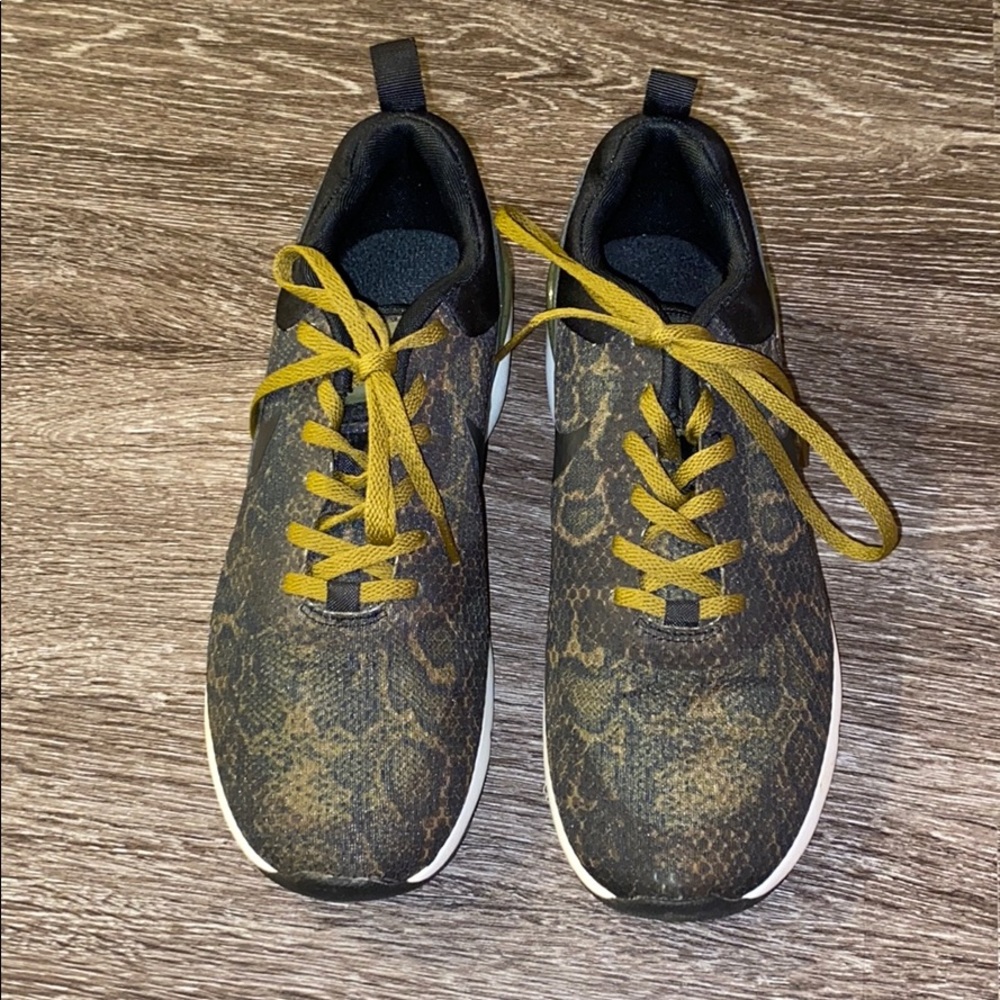 Nike air snakeskin tennis. Size 8. Worn once!